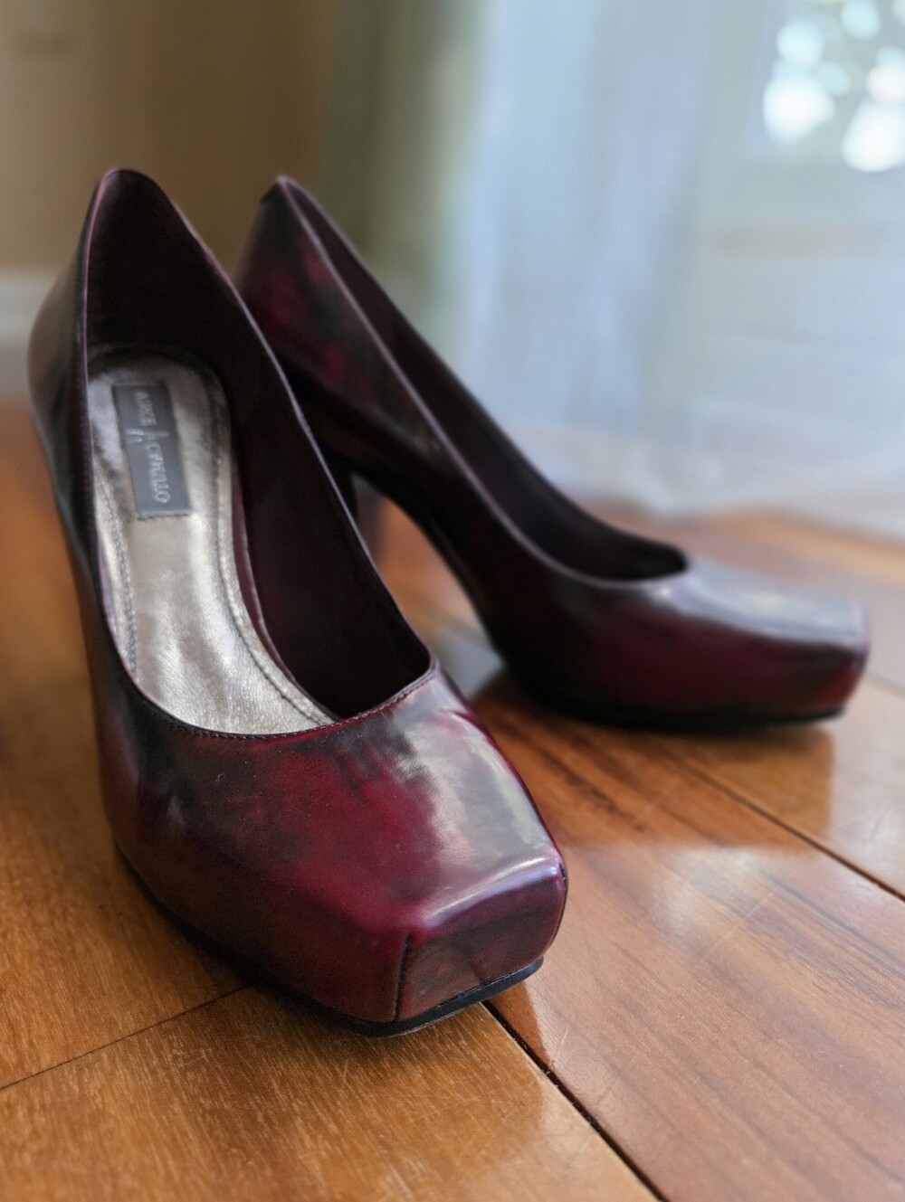 Vince Camuto Size 8.5 Burgundy Black Leather Platform Pumps Square Toe Heels